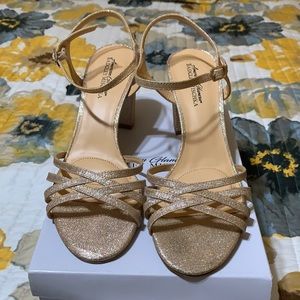 Gold, sparkling block heels